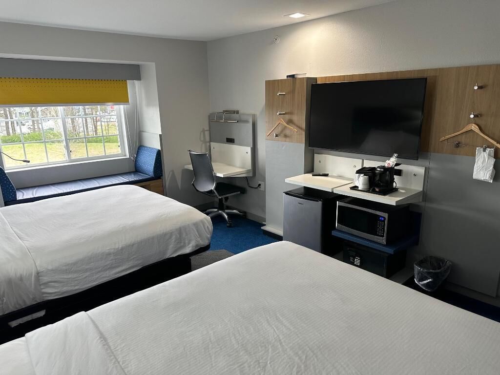 Premium bedding, down comforters, in-room safe, desk