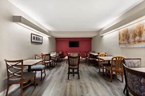 Free daily continental breakfast  - Rodeway Inn Richmond West End (Richmond)