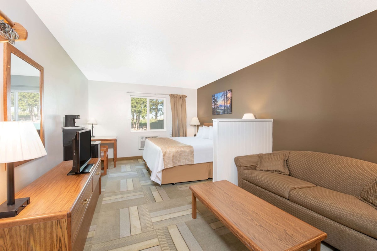 Suite, 1 King Bed, Non Smoking | Pillowtop beds, desk, blackout drapes, iron/ironing board