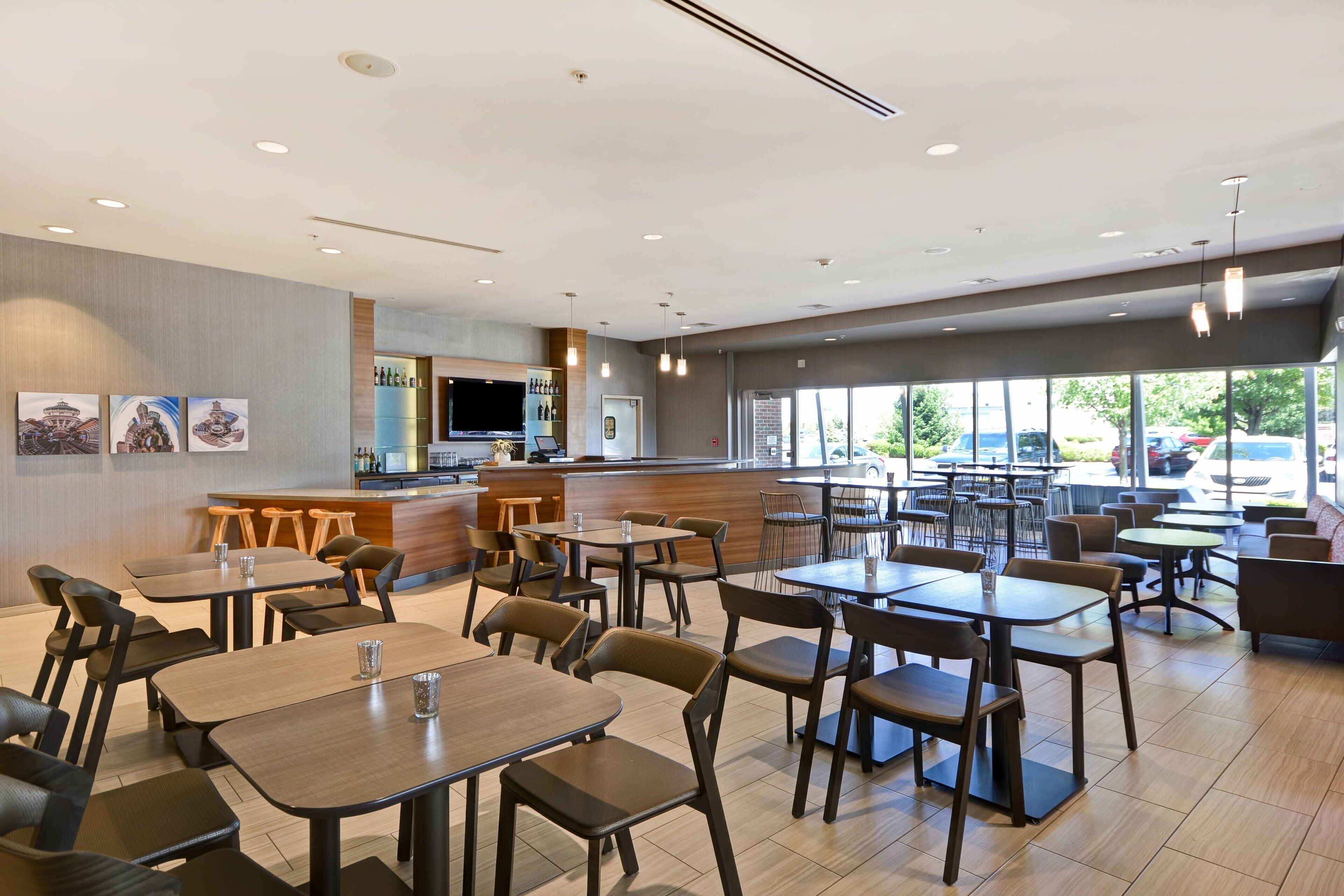 Lobby-lounge