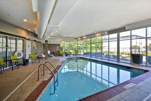 Indoor pool - SpringHill Suites by Marriott Indianapolis Airport/Plainfield (Plainfield)