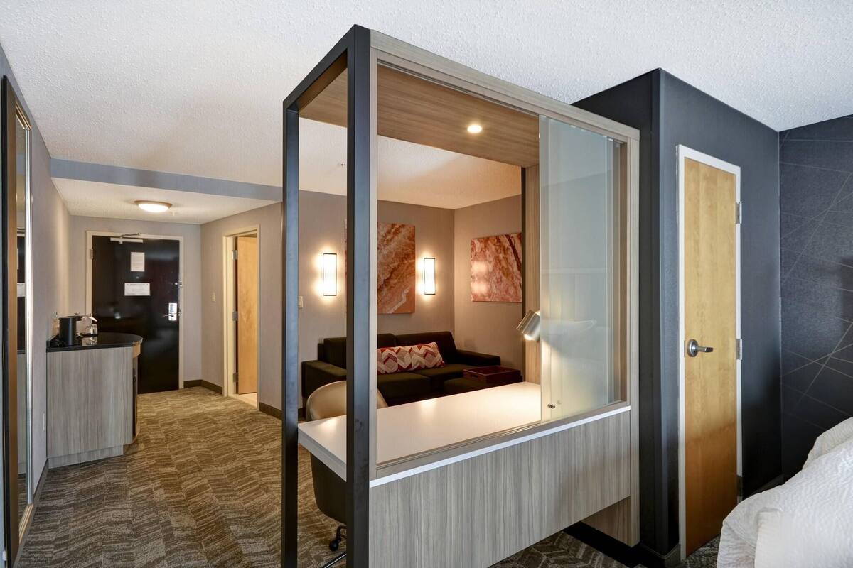 Literie de qualité supérieure, surmatelas, bureau