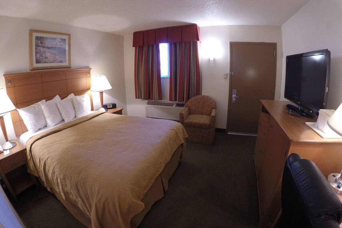 Desk, iron/ironing board, free WiFi, bed sheets