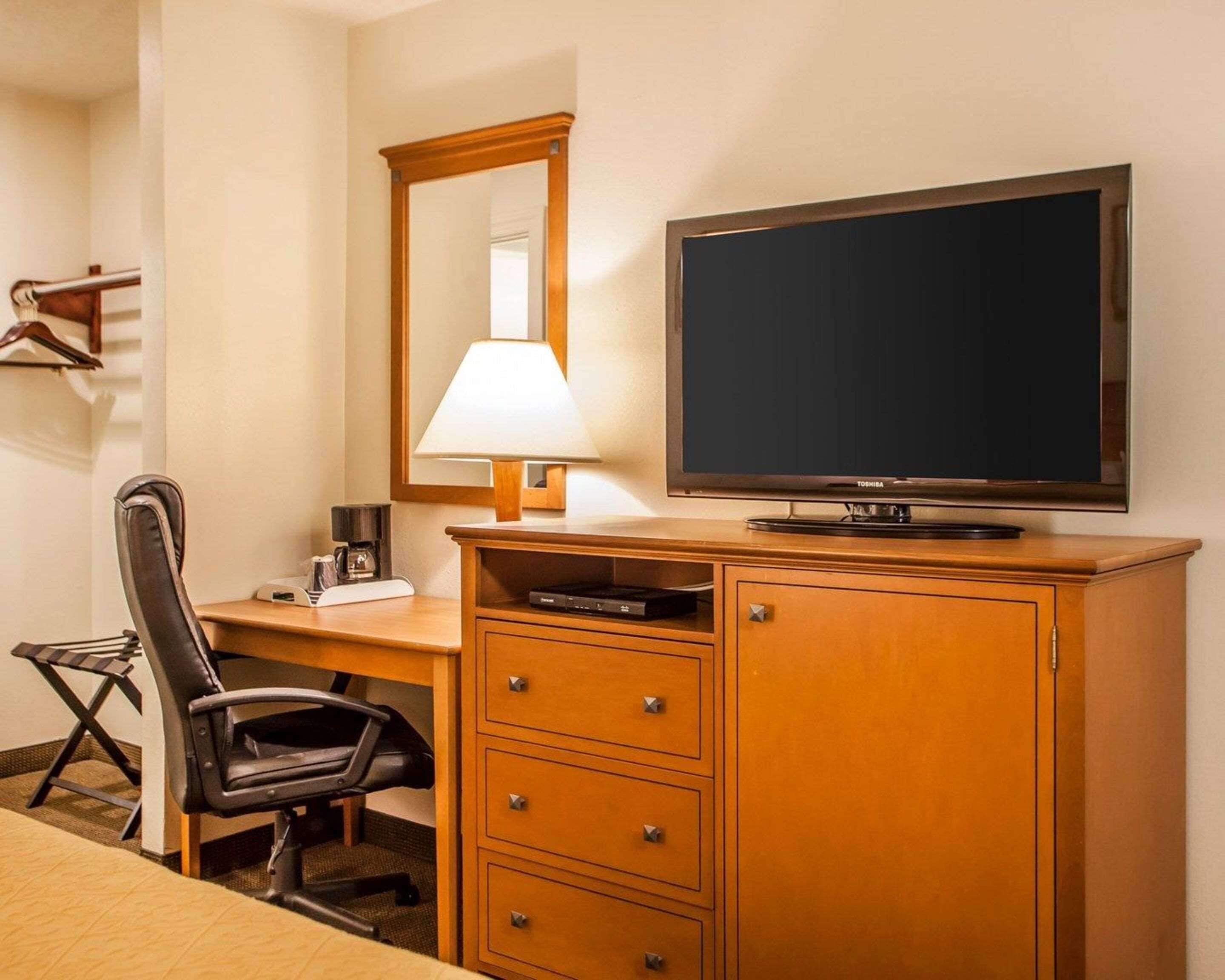 Standardzimmer, 1 King-Bett, Nichtraucher | Schreibtisch, Bügeleisen/Bügelbrett, kostenloses WLAN, Bettwäsche