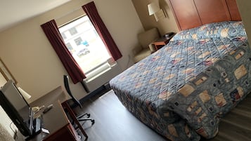 Standard Room, 1 King Bed, Non Smoking | Desk, iron/ironing board, free WiFi, bed sheets