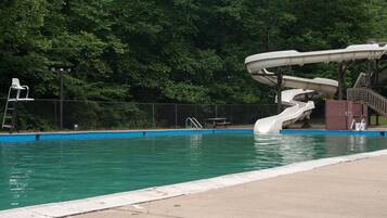Indoor/outdoor pool