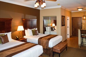 Classic Studio Suite, 2 Double Beds, Kitchen | Desk, blackout drapes, soundproofing, iron/ironing board