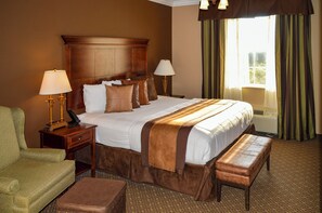 Luxury Suite, 1 King Bed, Kitchen (sleeper sofa)