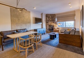 Suite, 2 Twin Beds (Waters Edge Vista Suite) | Living room | 42-inch flat-screen TV with cable channels, TV, pay movies - Grand Cascades Lodge (Hamburg)