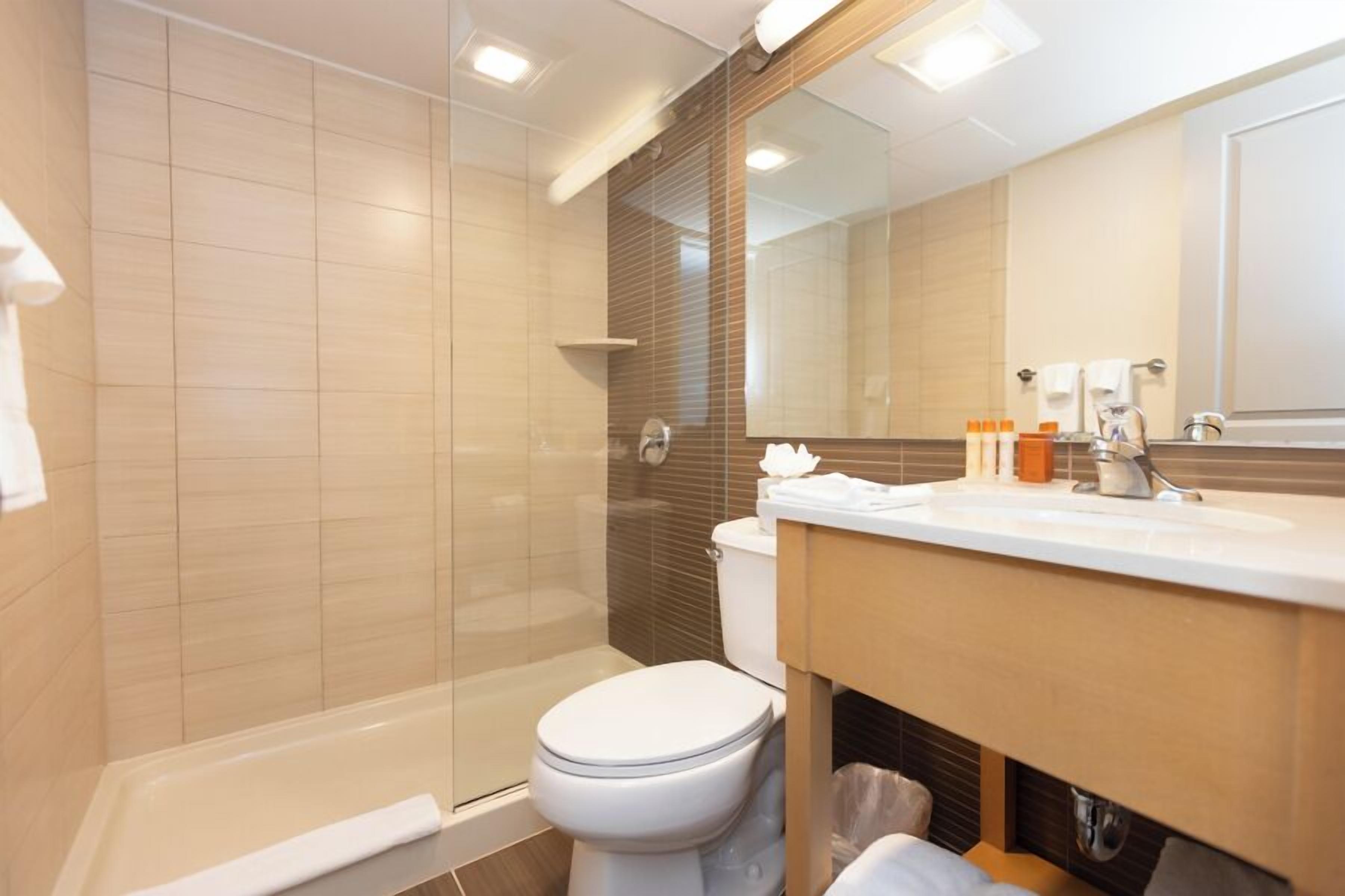 separate bathtub and shower, free toiletries, hair dryer, towels