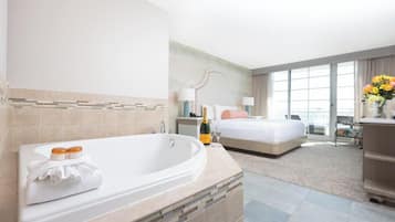 Habitación individual de luna de miel, 1 cama de matrimonio grande, vistas al mar | 1 dormitorio, ropa de cama de alta calidad, caja fuerte