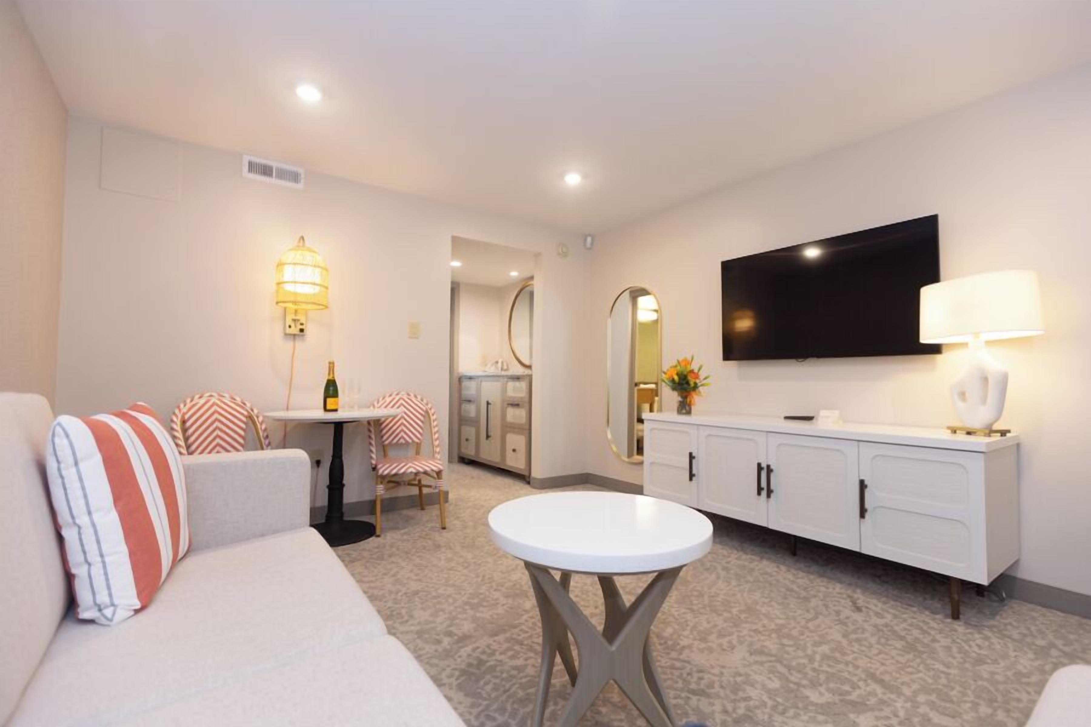 junior suite, 1 king bed with sofa bed, ocean view | living area | flat-screen tv