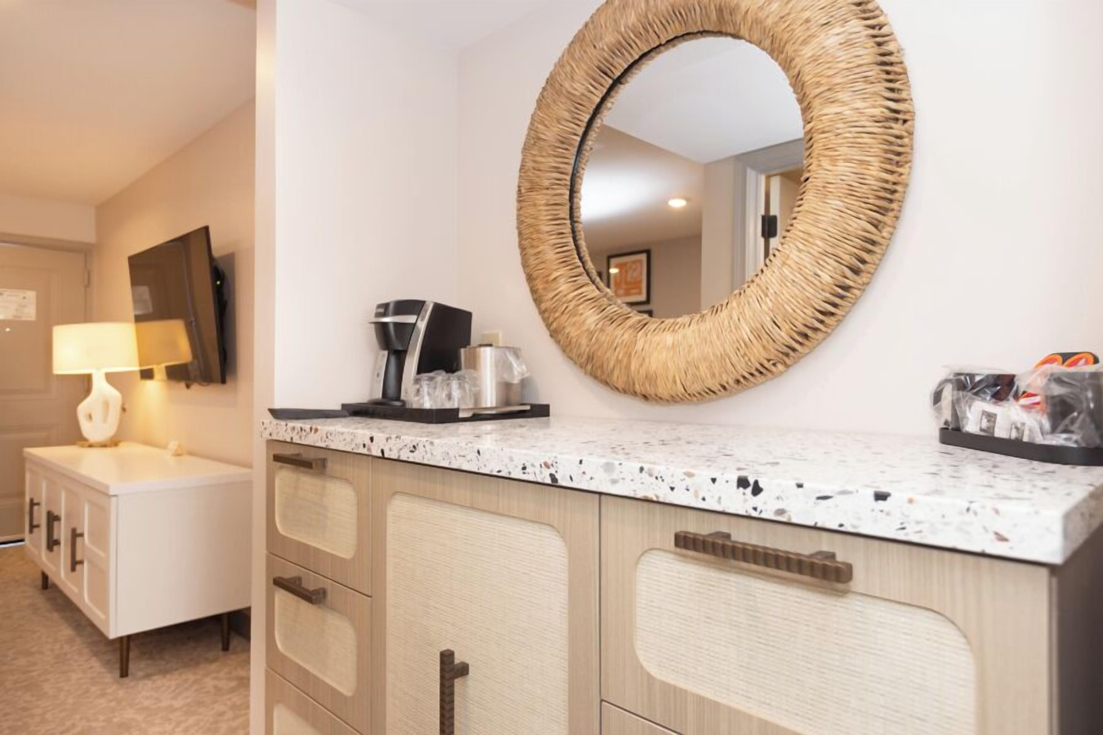 junior suite, 1 king bed with sofa bed, ocean view | living area | flat-screen tv