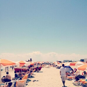 Beach nearby, white sand - Ocean Club Hotel (Cape May)