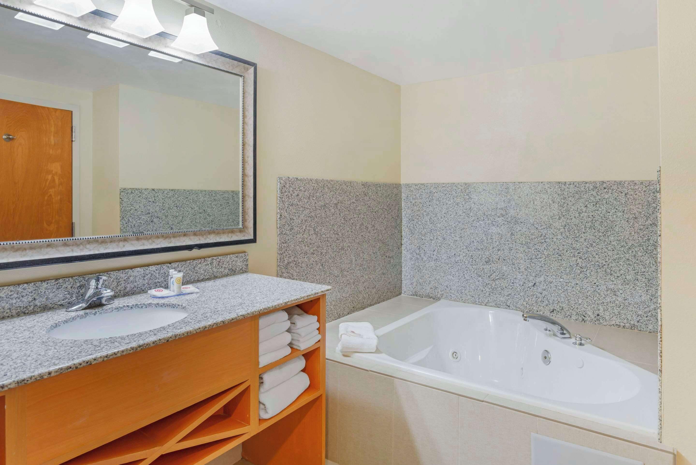 Photo - Comfort Suites At Virginia Center Commons