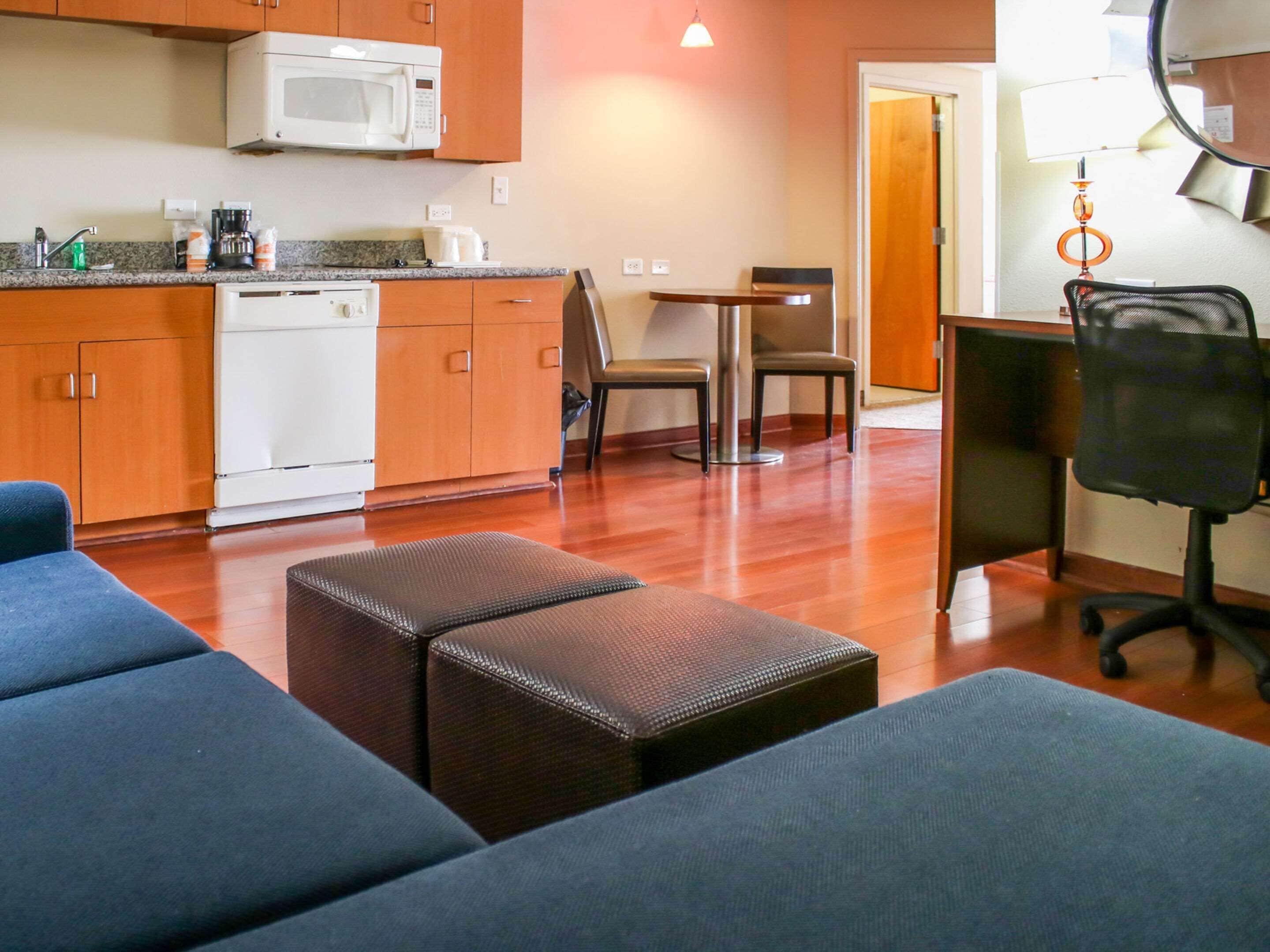 Edredón, camas con pillow-top y escritorio 