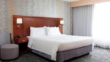 Escritorio, tabla de planchar con plancha, camas supletorias gratuitas