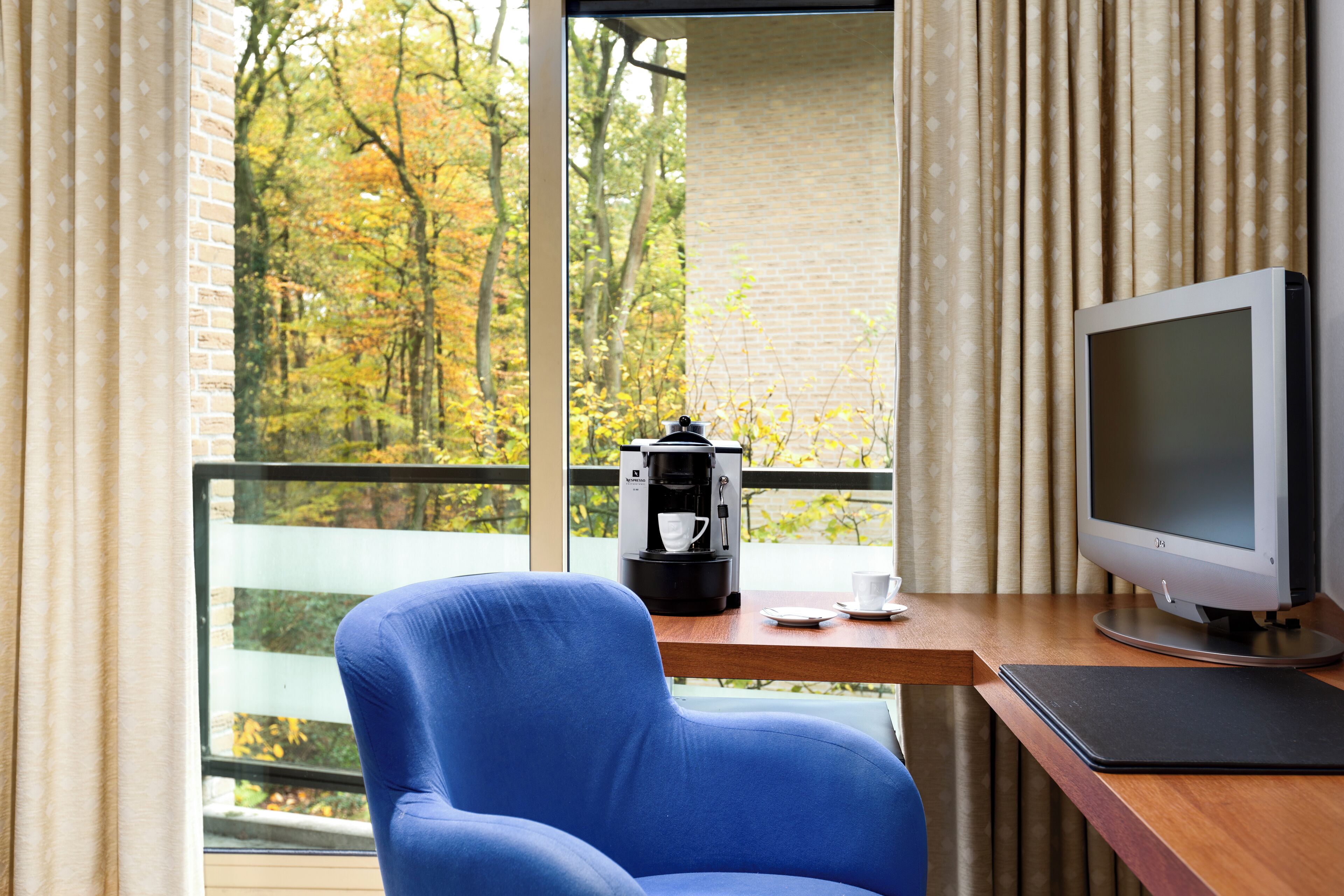 luxury double room | 1 bedroom, in-room safe, desk, soundproofing