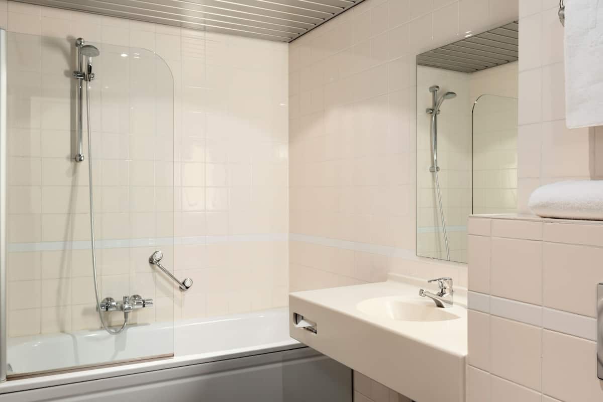 eco-friendly toiletries, hair dryer, towels