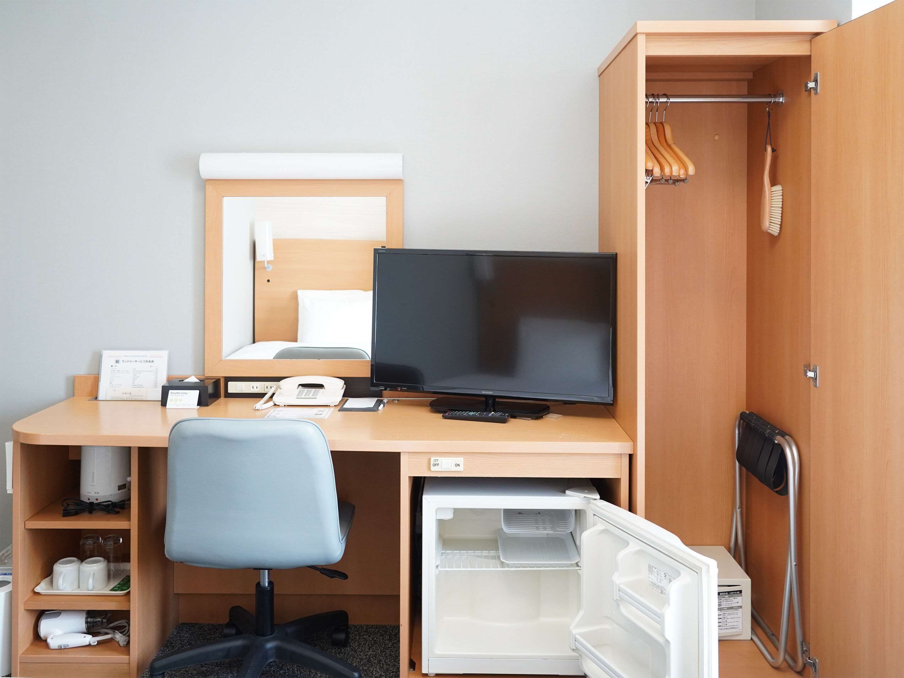 twin economy 2 single beds, non smoking | premium bedding, desk, soundproofing, free wifi