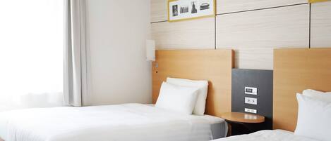 Twin Economy 2 Single Beds, Non Smoking | Premium bedding, desk, soundproofing, free WiFi