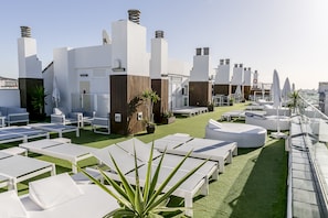 Outdoor pool, open 10:00 AM to 8:00 PM, pool umbrellas, pool loungers - Exe Las Palmas (Las Palmas de Gran Canaria)