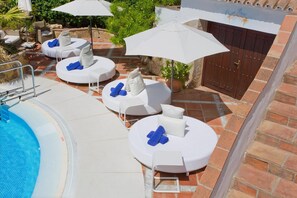 Indoor pool, outdoor pool - El Oceano Beach (Mijas)