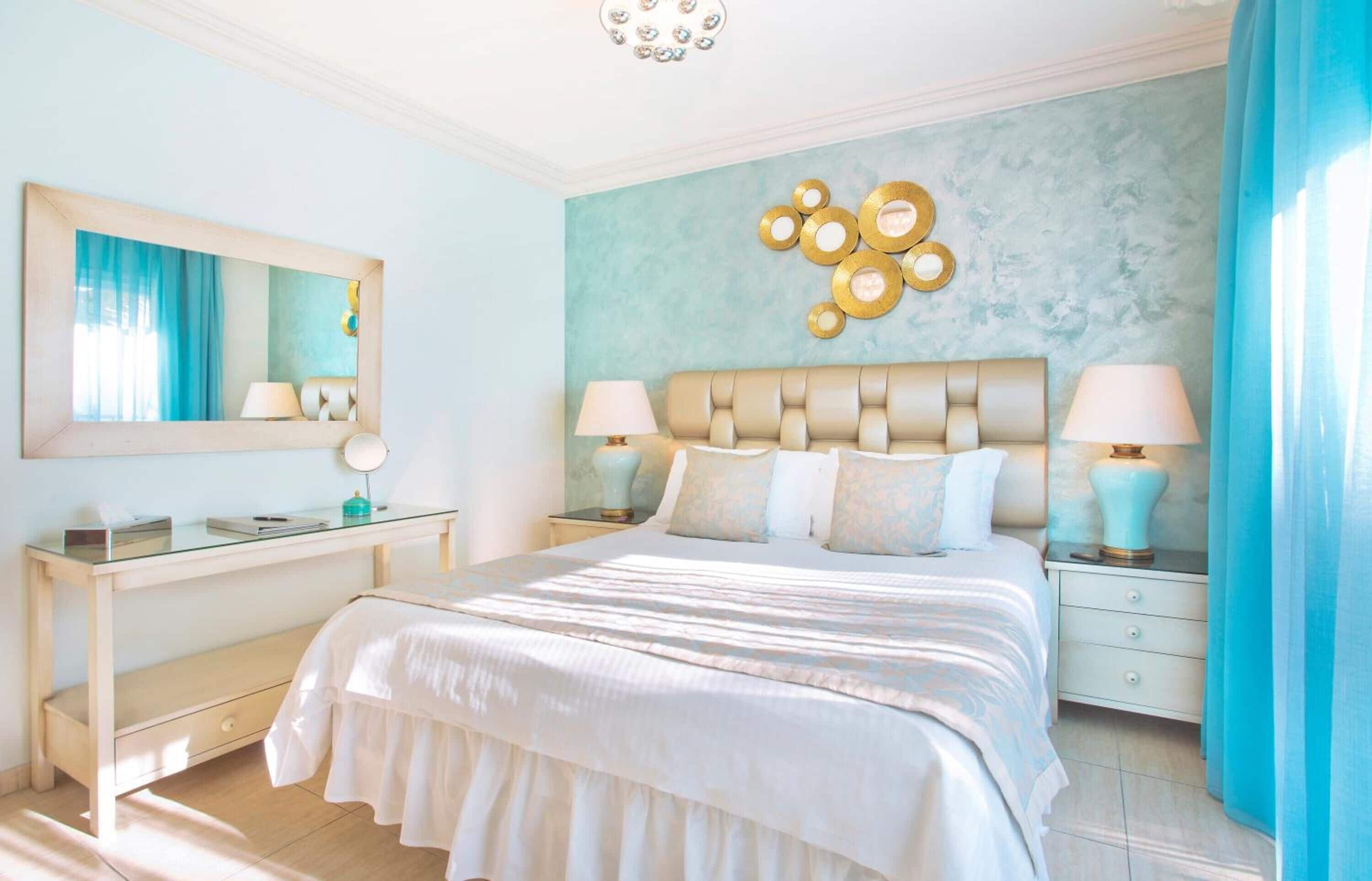Premium bedding, minibar, in-room safe, iron/ironing board
