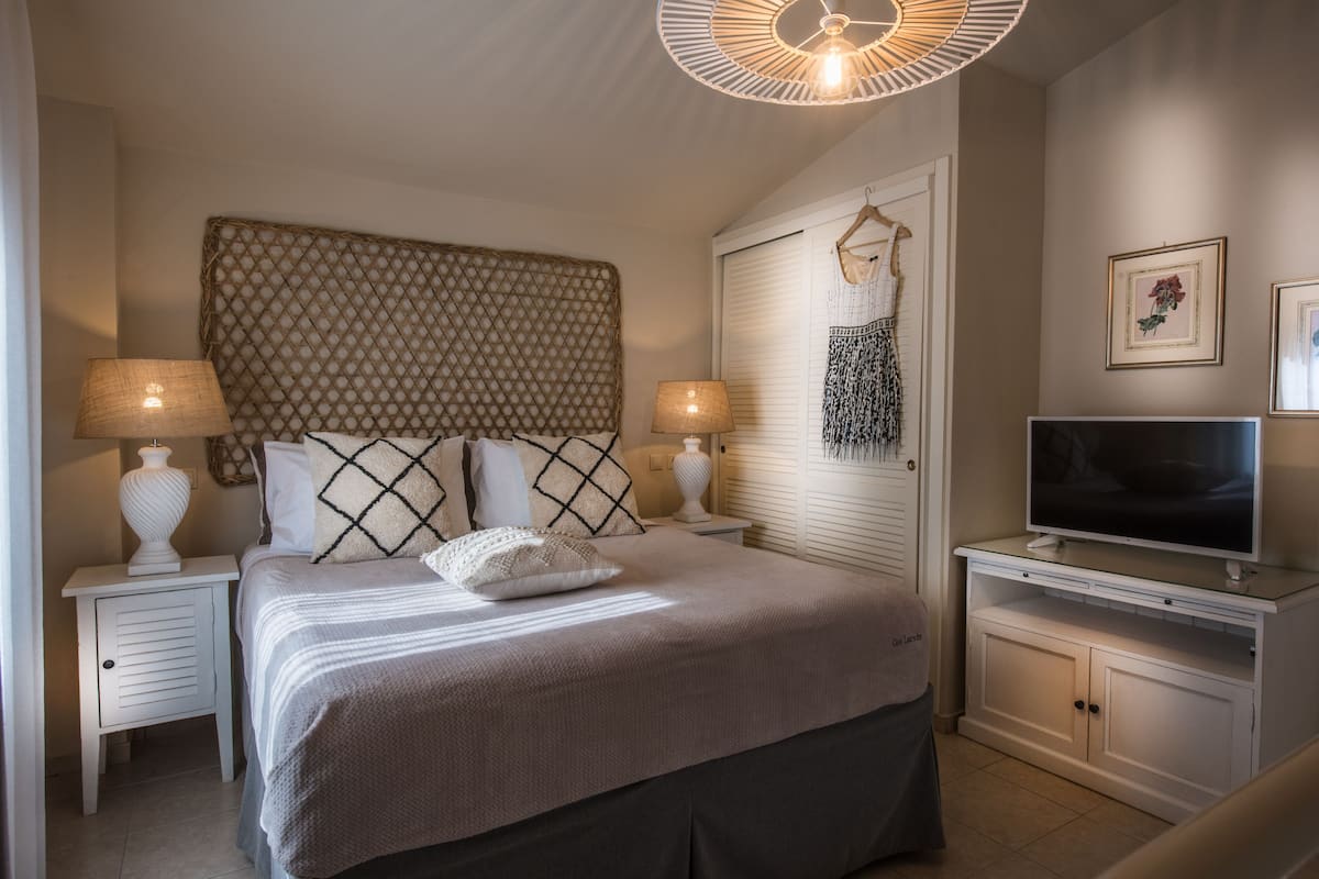 Deluxe Maisonette with Sea View | Egyptiske bomuldslagner, premium-sengetøj, senge med topmadrasser