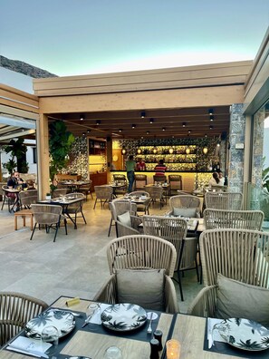 Kontinental frokost hver dag (EUR 15 per person)