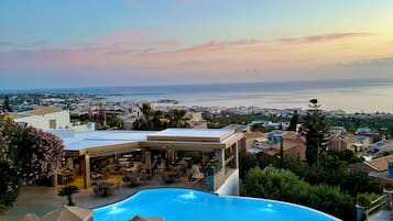 2 piscinas al aire libre, sombrillas, tumbonas