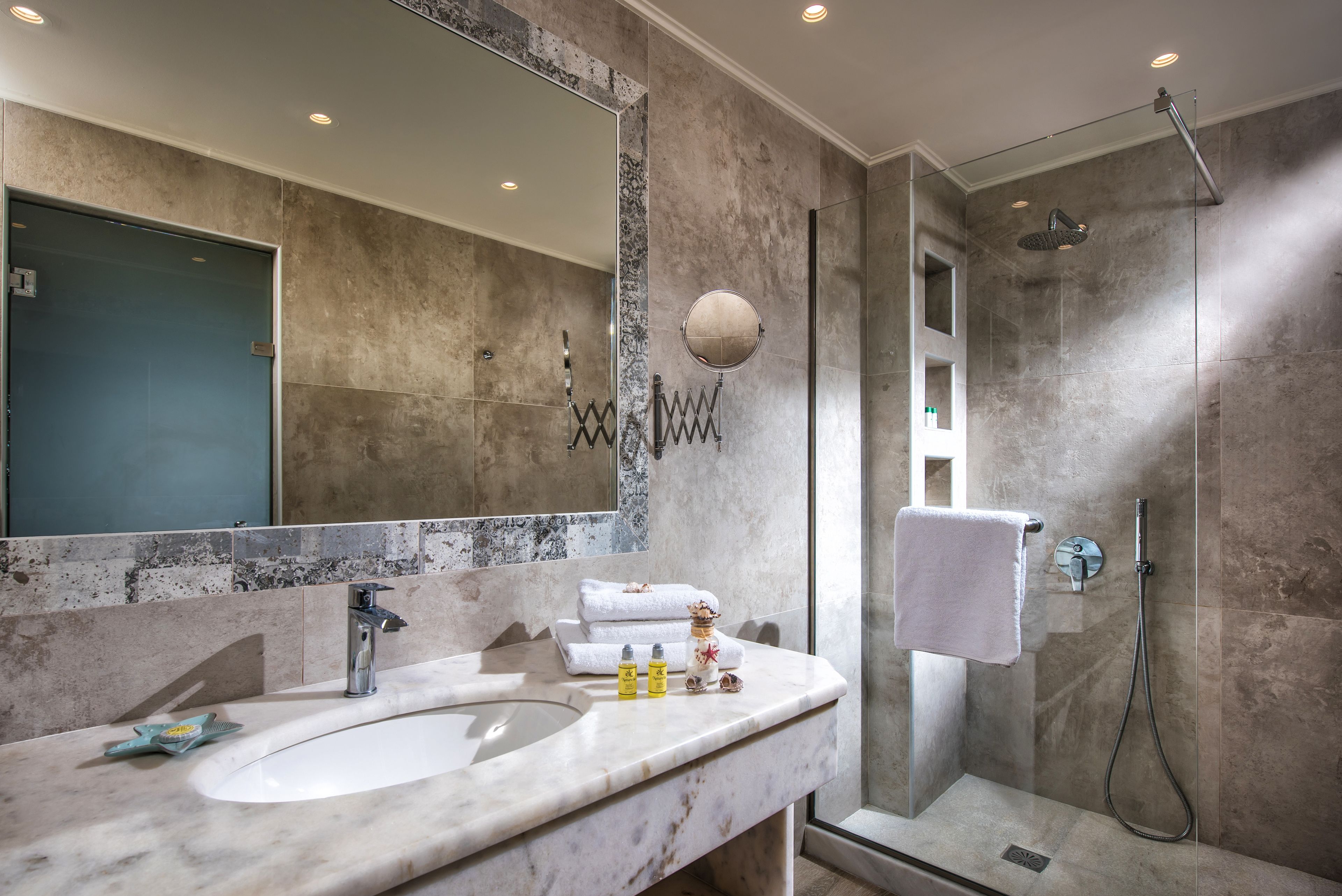 egyptian cotton sheets, premium bedding, pillow-top beds, in-room safe