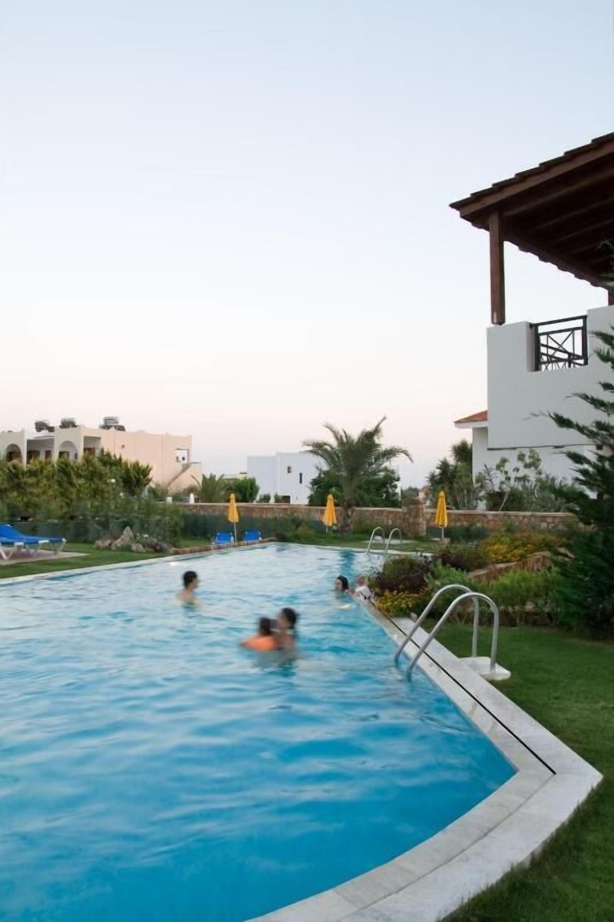 حمام سباحة