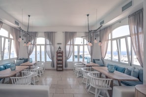 Café da manhã com buffet todos os dias mediante uma taxa