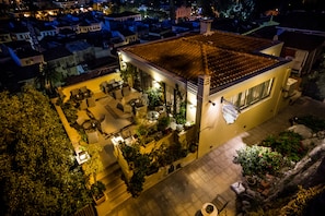 Front of property - evening/night - Amfitriti Palazzo (Nafplio)