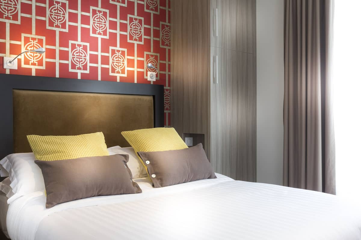 Roupas de cama premium, frigobar (abastecido com alguns itens grátis)