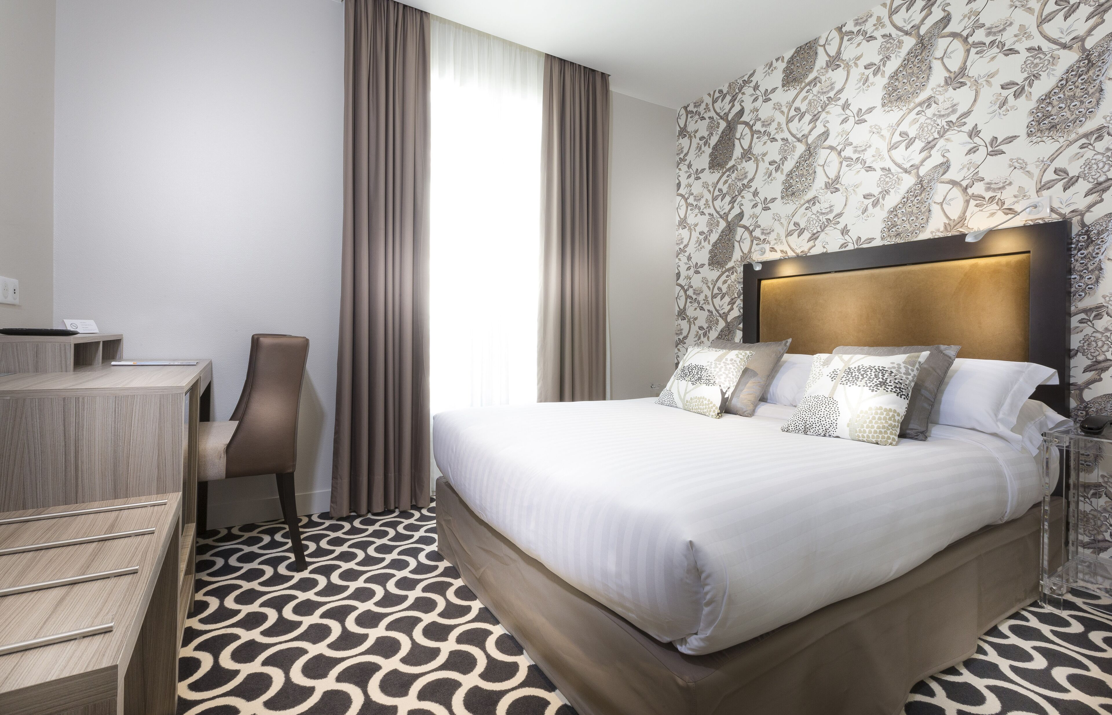 comfort double room, 1 double bed | premium bedding, free minibar items, in-room safe