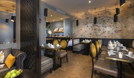 Restaurant. Hôtel International Paris
