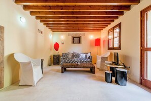 Televisión de pantalla plana de 27 pulgadas con canales por satélite