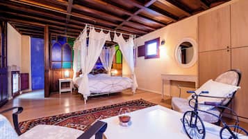 Thalassa Suite with Spa Tub & Sea View | 1 間睡房、高級寢具、迷你吧、房內夾萬