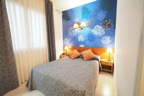 Eenpersoonskamer (Interior view) | Een strijkplank/strijkijzer, gratis wifi, beddengoed