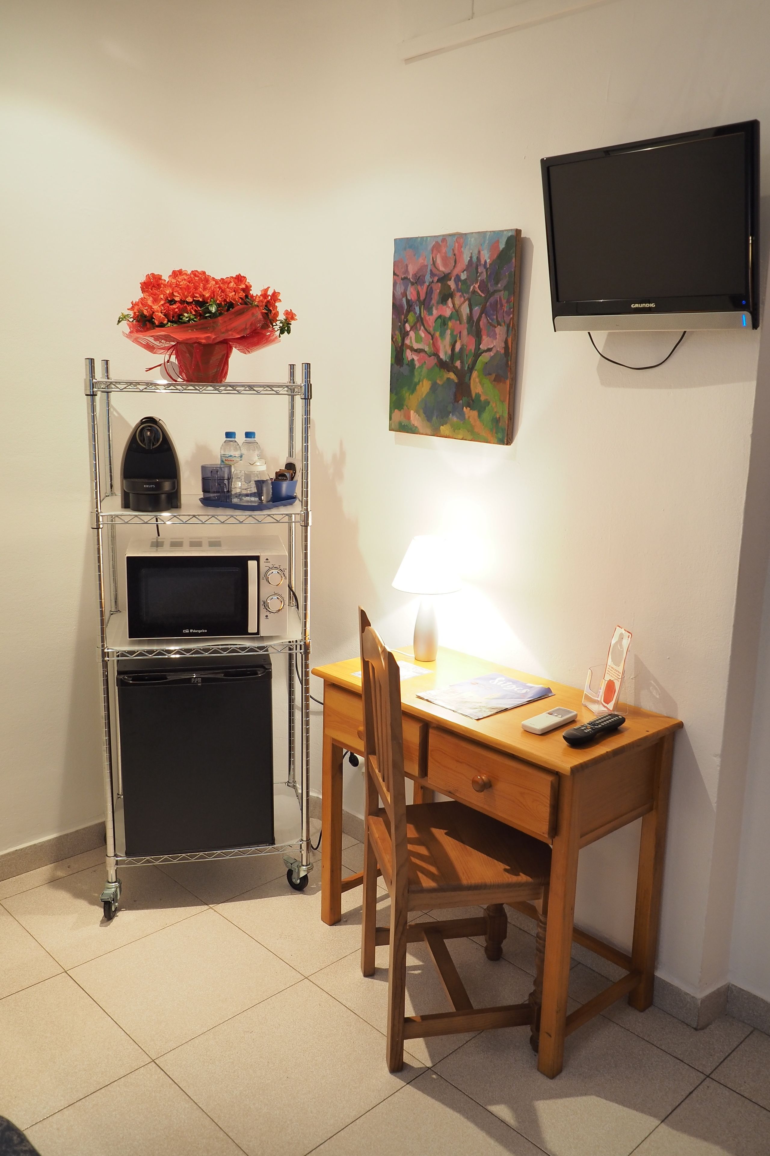 single room (interior view) | iron/ironing board, free wifi, bed sheets