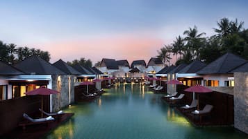 Outdoor pool, pool umbrellas, sun loungers