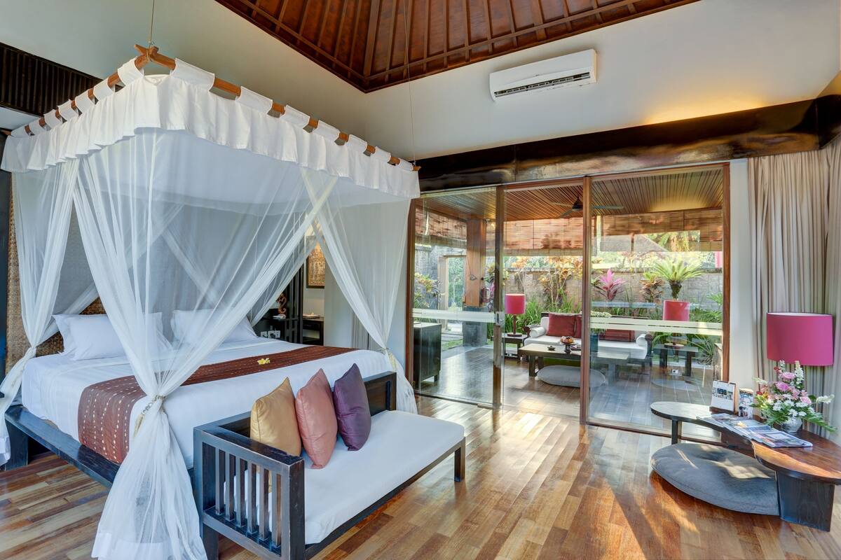 Ropa de cama de alta calidad y minibar