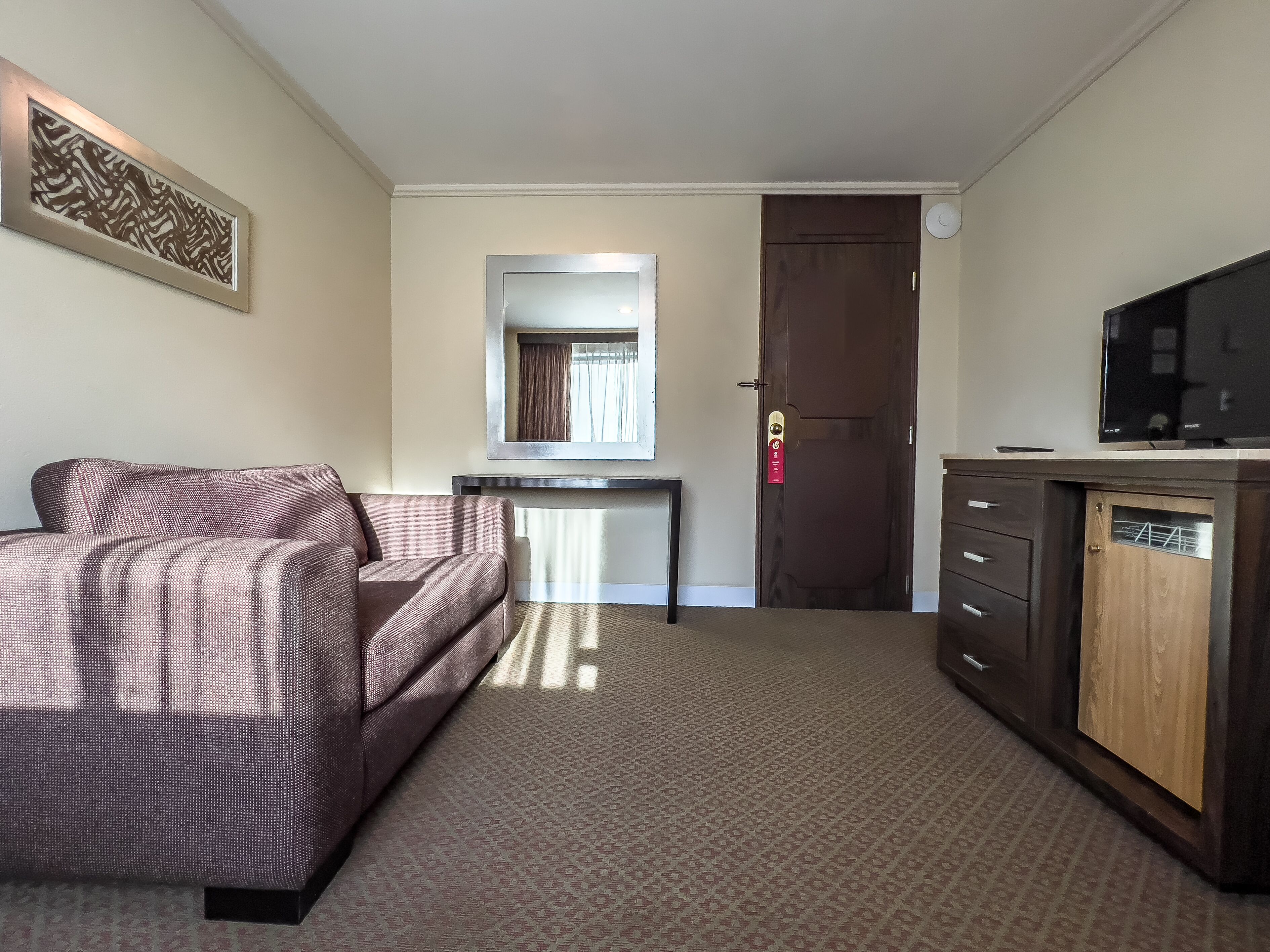 1 bedroom, individually decorated, individually furnished, desk