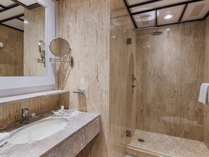 Eco-friendly toiletries, hair dryer, towels - Exe Alameda Reforma (Mexico City)