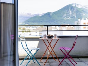 Studio with balcony for 4 people | In-room safe, desk, laptop workspace, blackout drapes