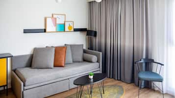 STUDIO FOR 3 PEOPLE, WITH BALCONY | Allergikerbettwaren, Zimmersafe, Schreibtisch