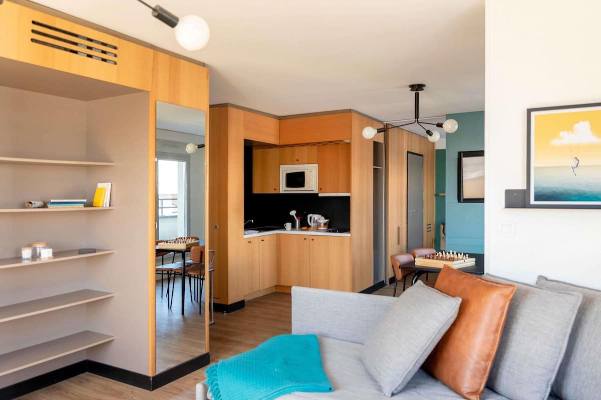 Studio for 4 People, with Balcony | Hypo-allergenic bedding available, in-room safe, desk, laptop workspace