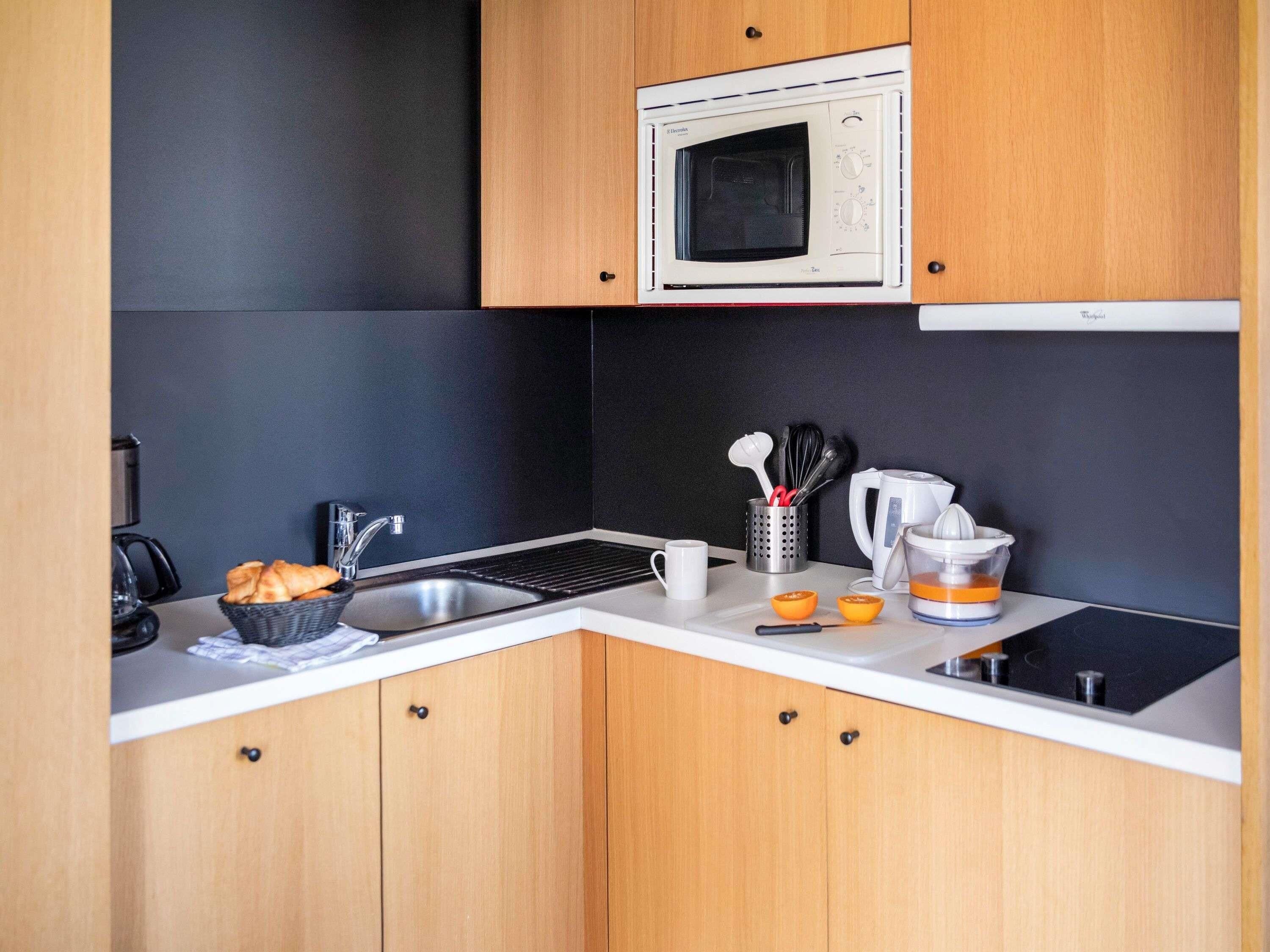 Studio for 4 People, with Balcony | Hypo-allergenic bedding, in-room safe, desk, laptop workspace